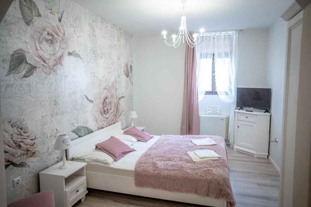 Gyula Panzio Hotel ภายนอก รูปภาพ