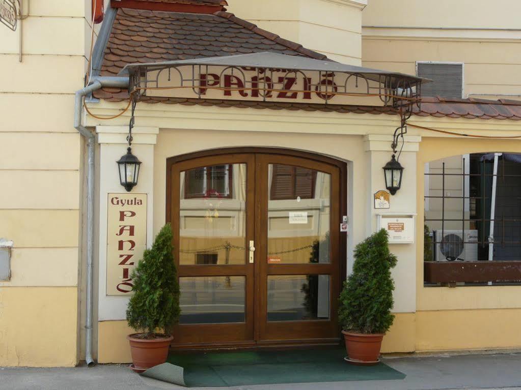 Gyula Panzio Hotel ภายนอก รูปภาพ