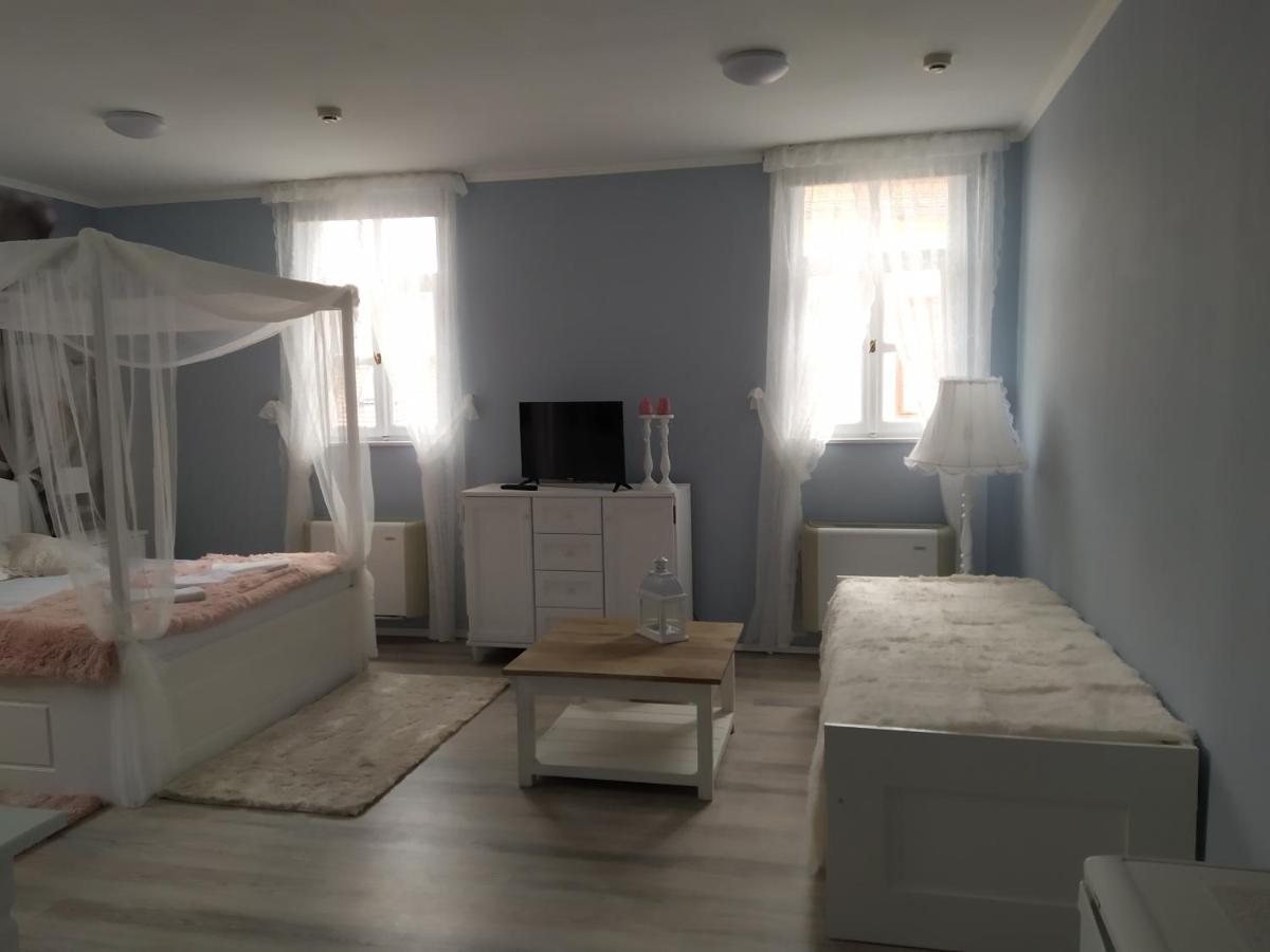 Gyula Panzio Hotel ภายนอก รูปภาพ